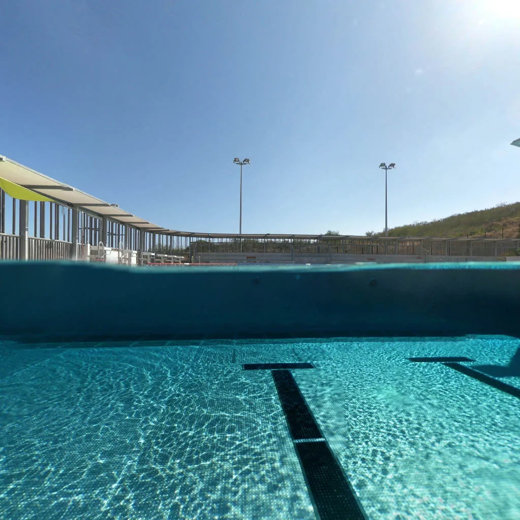 Vue du panorama : La piscine de Saint-Leu, à fleur d'eau